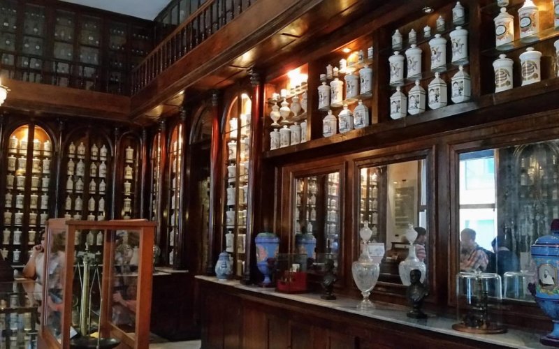 Histoire de la pharmacie → de l'apothicaire au pharmacien moderne